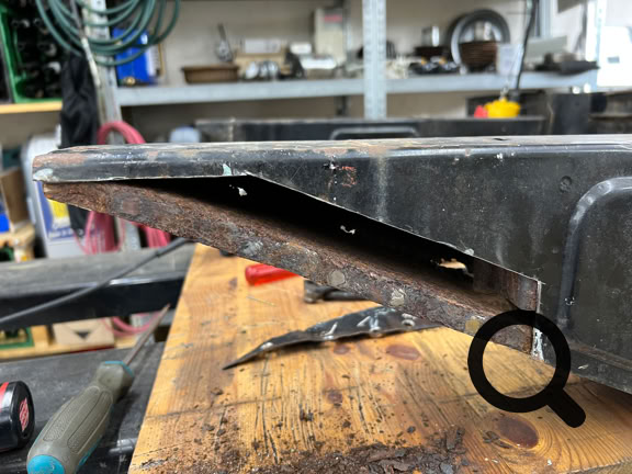 Rahmenheck links durchgerostetes Blech entfernen