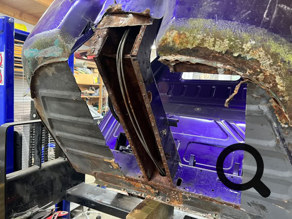 Kabinenfront links unten durchgerostet