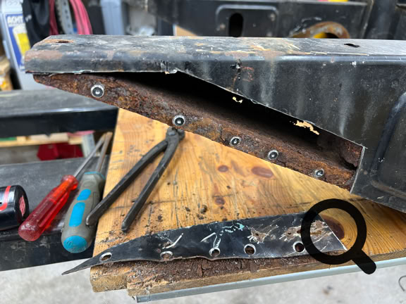 Rahmenheck links durchgerostetes Blech entfernen