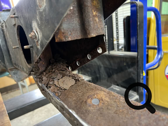 Rahmenheck links Unterseite durchgerostet