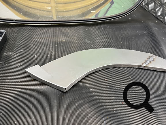 Reparaturblech entsprechend der Form richten