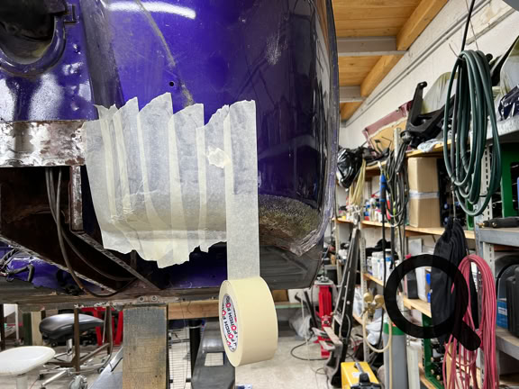 Form der Kabinenecke mit Kreppband abnehmen