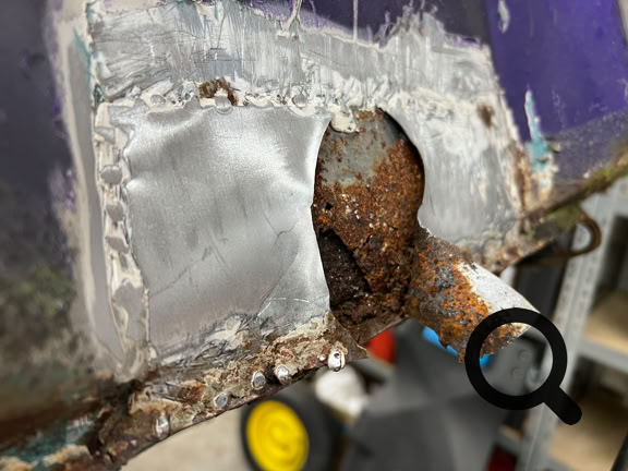 Alte "Reparaturbleche" müssen entfernt werden