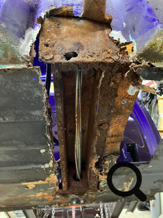 Boden vom Mitteltunnel komplett durchgerostet