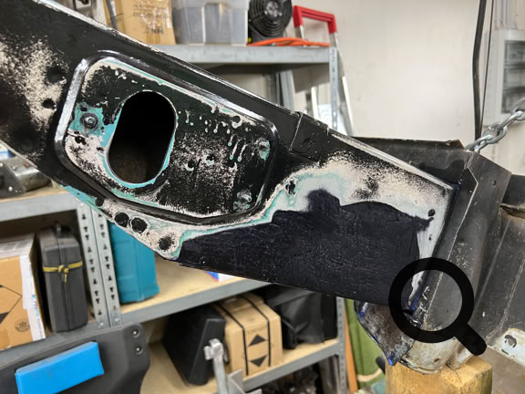 Eingeschweißtes Blech mit Rostumwandler geschützt