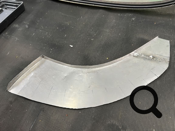 Reparaturblech entsprechend der Form richten